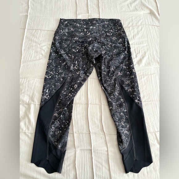 Lululemon Abstract Floral Mesh Panel Leggings – Size 10 - Picture 4 of 4